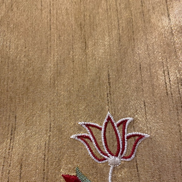 Pier 1 beautiful gold dinner napkins - Picture 3 of 3